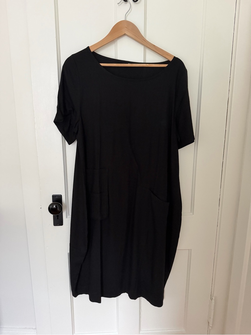 Black Short-Sleeve Pocket Shift Dress - Classic Women’s Dress